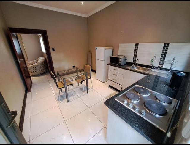 1 BEDROOM PROPERTY TO RENT IN RASLOUW